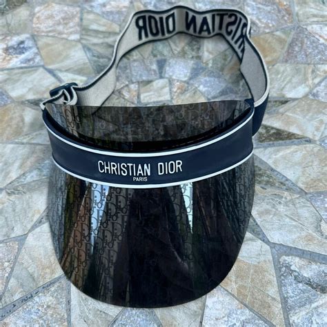 Visera Christian Dior.